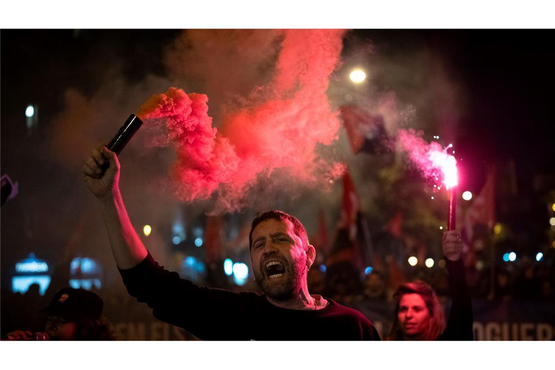 Zehntausende demonstrieren in Barcelona gegen hohe Mieten Wut und Verzweiflung über zu hohe Mieten machen sich Luft.