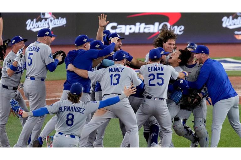 Yamamoto im Jubelkreis: Dodgers holen ersten World-Series-Titel seit 25 Jahren
