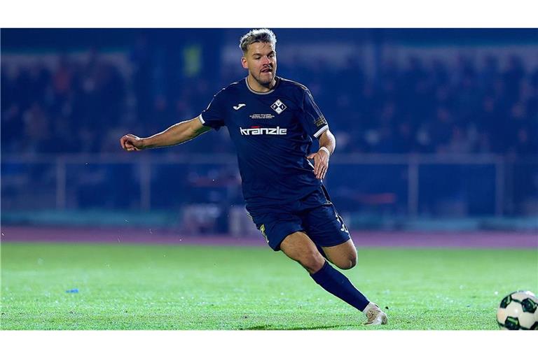 Yannick Glessing ist ein körperlich robuster Stürmer.            


Archivfoto: IMAGO/Eibner