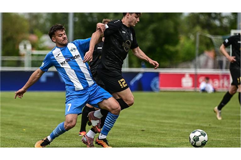 Yannick Glessing (li.) ist der Regionalliga-Bayern-Rekordtorschütze des FV Illertissen.           


Archivfoto: IMAGO/Beautiful Sports