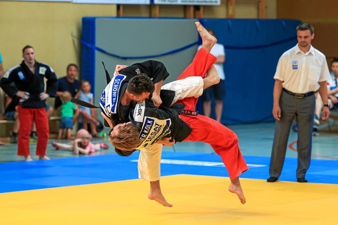 Wechselbad der Gefühle: Die Judo-Männer der TSG Backnang freuen sich über ein Remis