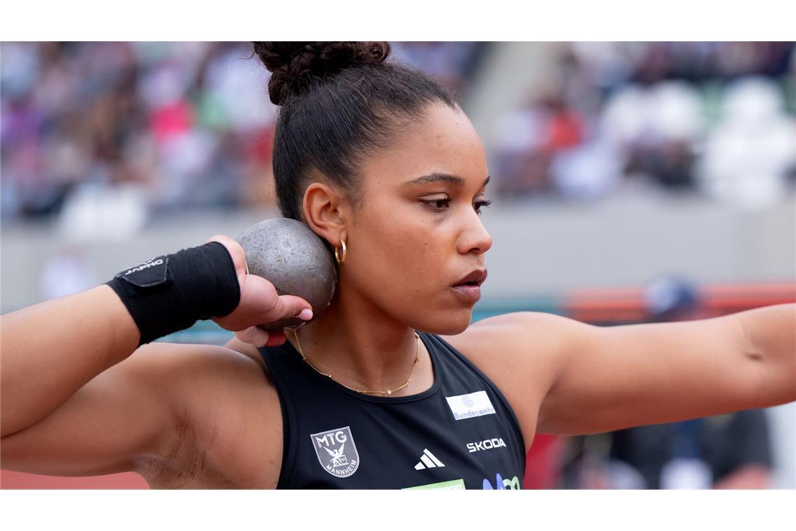 Mihambo und Ogunleye als deutsche Meisterinnen zur WM Yemisi Ogunleye übertraf beim deutschen Meistertitel die 19 Meter.
