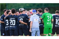 Young Boys Reutlingen mit Trainer Volker Grimminger (Mi.) spielen künftig in der Oberliga.