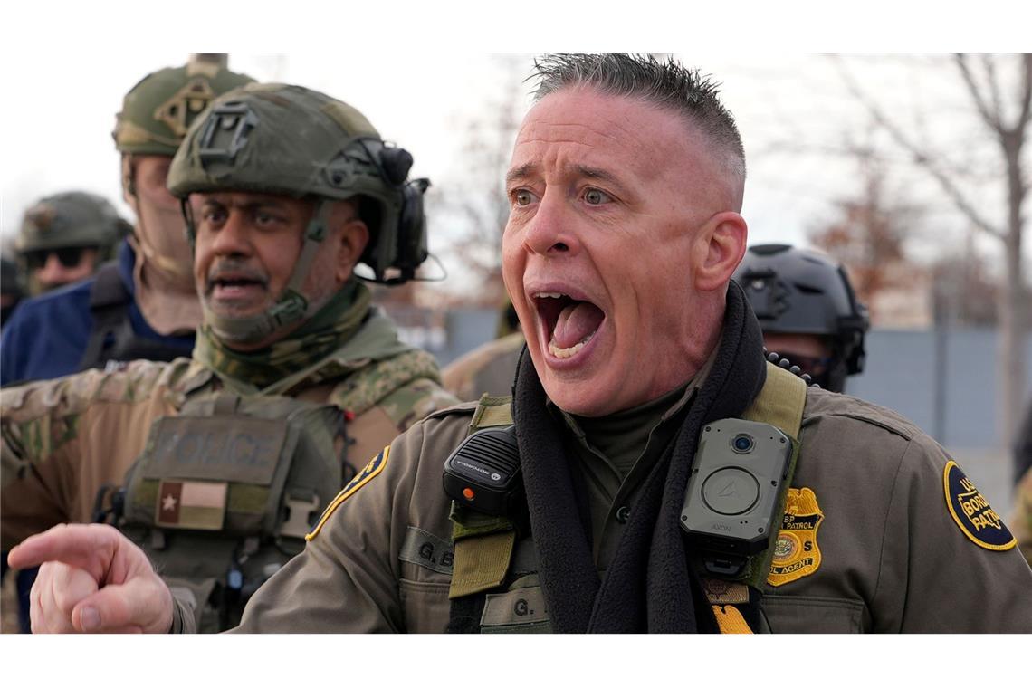 Zahlreiche Bundesbeamte sind schon in Minneapolis - nun sollen noch mehr kommen.