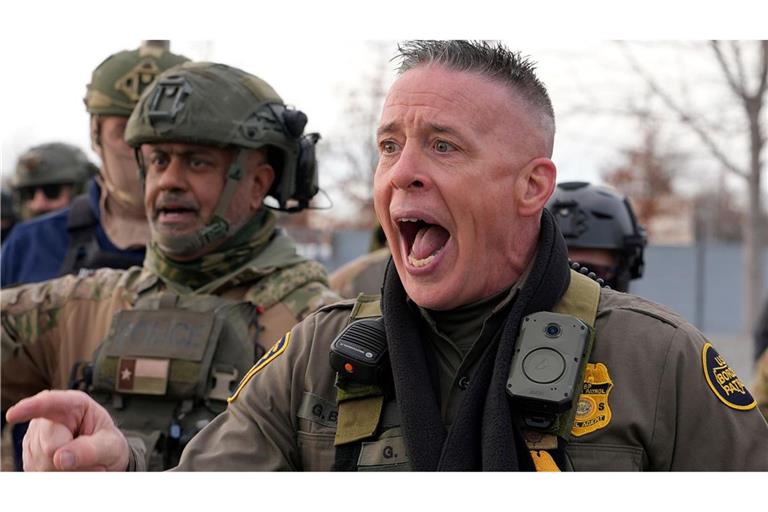 Zahlreiche Bundesbeamte sind schon in Minneapolis - nun sollen noch mehr kommen.