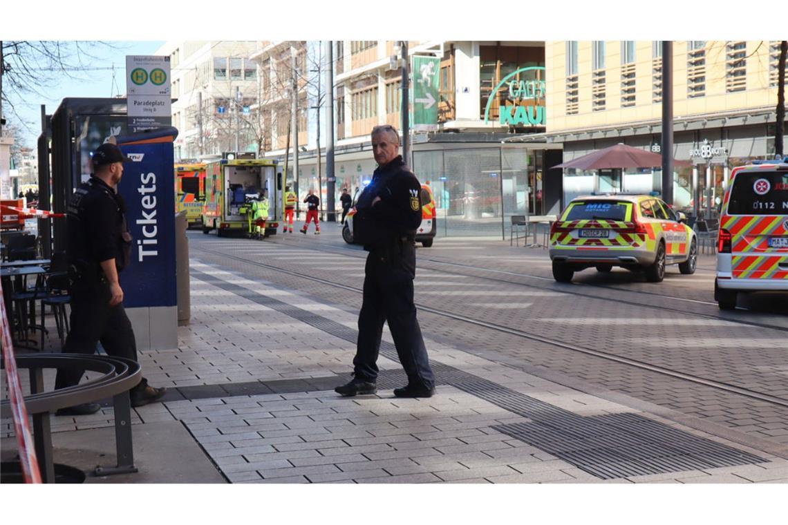 Rechtsextreme Vergangenheit des Todesfahrers? Das sagen die Ermittler Zahlreiche Einsatzkräfte rückten an.
