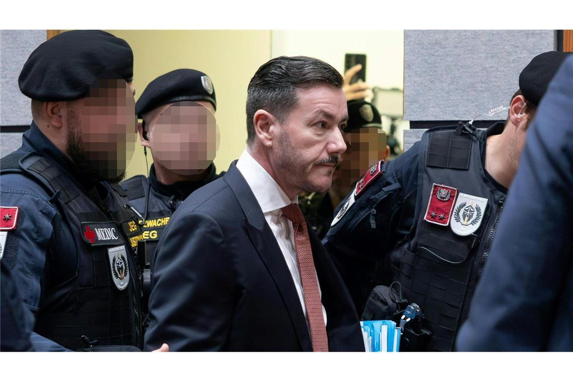 Benko vor Gericht: Ex-Milliardär bekennt sich nicht schuldig Zahlreiche Journalisten verfolgten den Auftakt des Prozesses gegen René Benko.