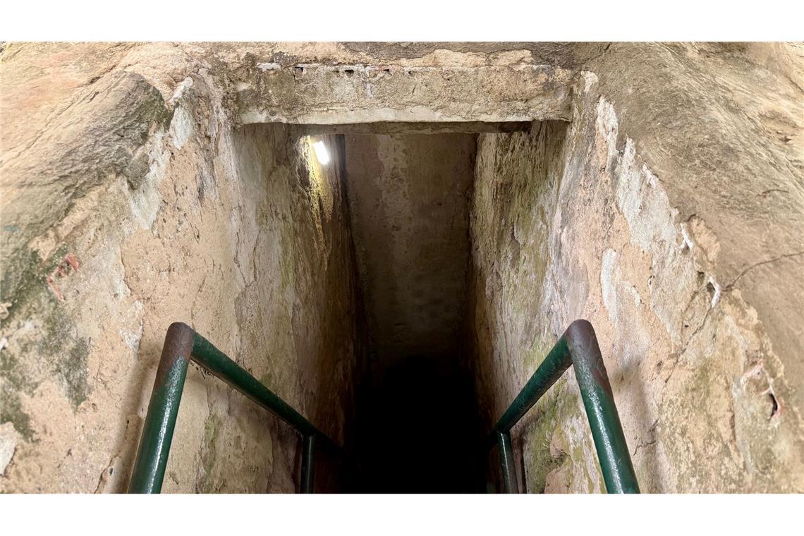 Spuren des Vietnamkriegs von "Agent Orange" bis "Hanoi Jane" Zahlreiche Kämpfer in Nordvietnam lebten in einem unterirdischen Tunnelsystem. Heute können die Geheimgänge in Cu Chi besichtigt werden.