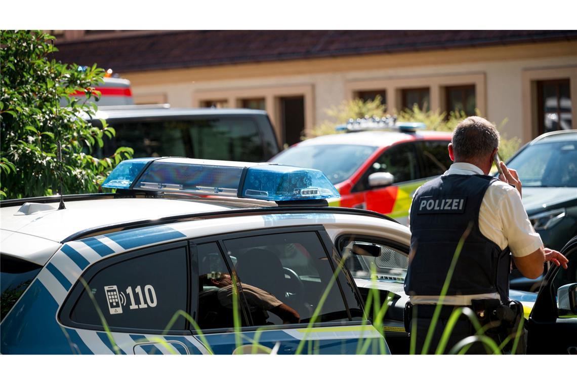 Mann sticht Kollegen am Arbeitsplatz nieder - eine Tote