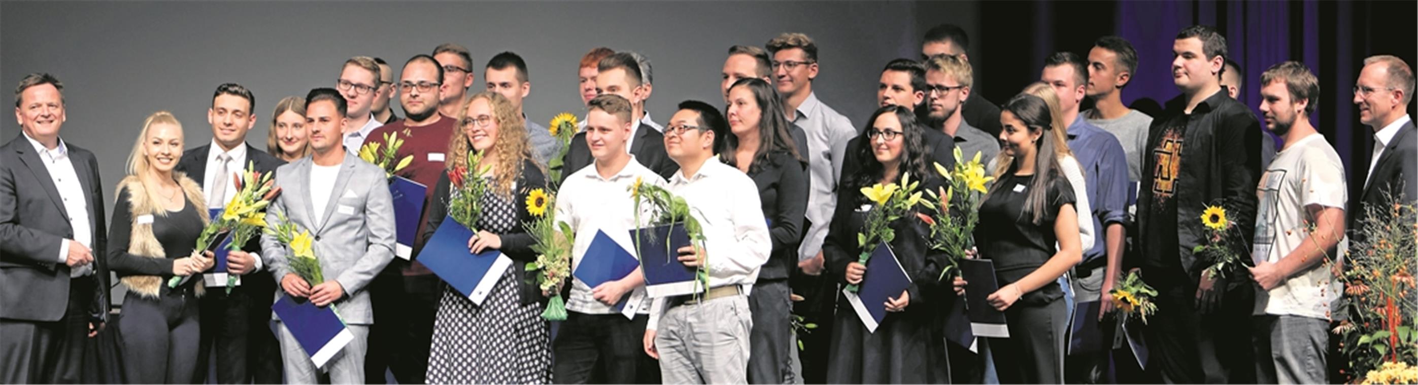 IHK Rems-Murr ehrt ihre Top-Azubis Zahlreiche Preisträger wurden jetzt von der IHK Rems-Murr in Schorndorf für ihre sehr guten Prüfungsleistungen geehrt. Foto: A. Palmizi