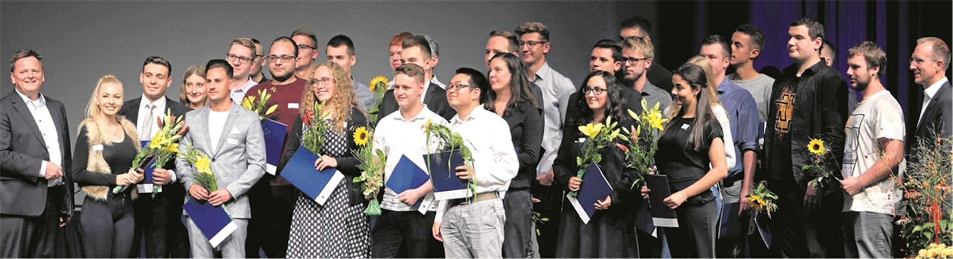 Zahlreiche Preisträger wurden jetzt von der IHK Rems-Murr in Schorndorf für ihre sehr guten Prüfungsleistungen geehrt. Foto: A. Palmizi