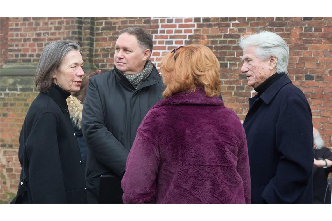 Gefühlvoller Abschied von Hannelore Hoger in Hamburg Zahlreiche Prominente waren auf Einladung von Hogers Tochter Nina Hoger in die Christianskirche im Stadtteil Ottensen gekommen.