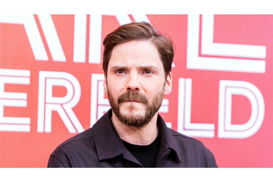 Hunderte Stars protestieren gegen „Einreißen der Brandmauer“ Zahlreiche Prominente wie Daniel Brühl kritisieren die Union.