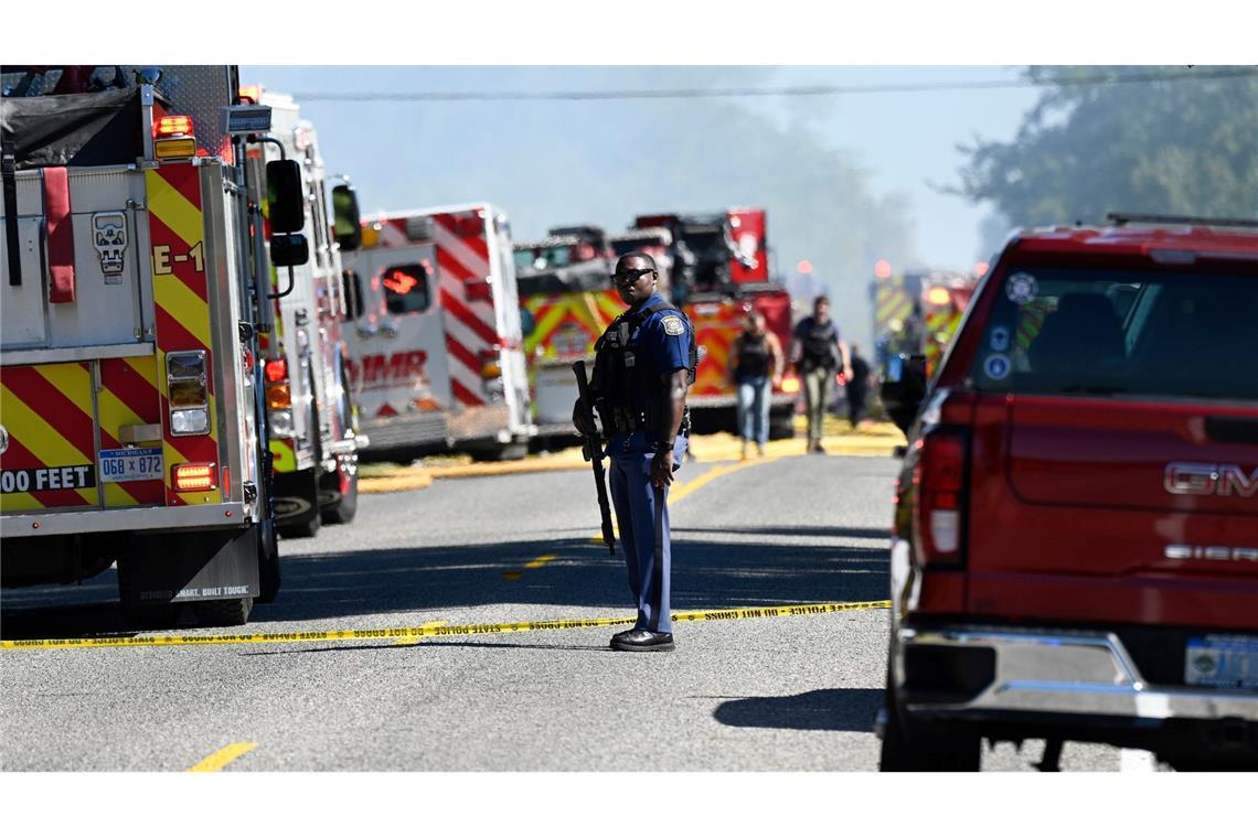 Angreifer hinterlässt Tod und Zerstörung in US-Kirche Zahlreiche Rettungskräfte waren nach Schüssen und einem Feuer in einer Kirche in Michigan im Einsatz.