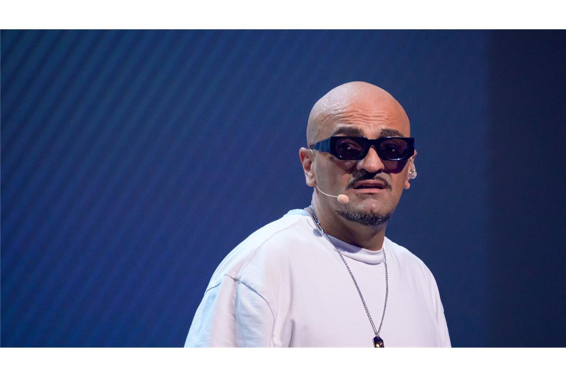 "Wahre Deutschrap-Legende" - Rapper Xatar tot aufgefunden Zahlreiche Szenegrößen in den sozialen Medien meldeten sich zu Wort, um ihre Trauer und Fassungslosigkeit über Xatars Tod mit ihren Fans zu teilen.