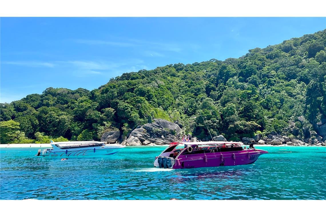 Trauminseln in Thailand schließen für fünf Monate Zahlreiche Touristenboote steuern täglich die Similan Islands in der Andamanensee an. (Archivbild)