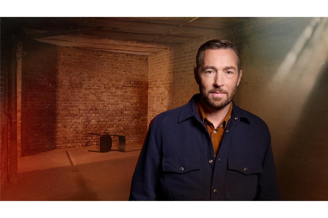 „XY gelöst“: Neue True-Crime-Reihe startet bald ZDF Moderator Sven Voss beim Dreh von "XY gelöst".