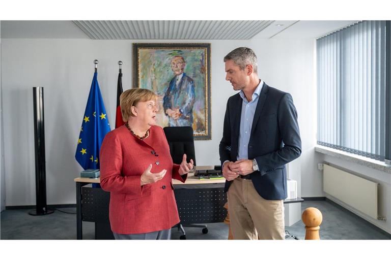 Zehn Jahre nach ihrem legendären Satz zieht Merkel Bilanz.