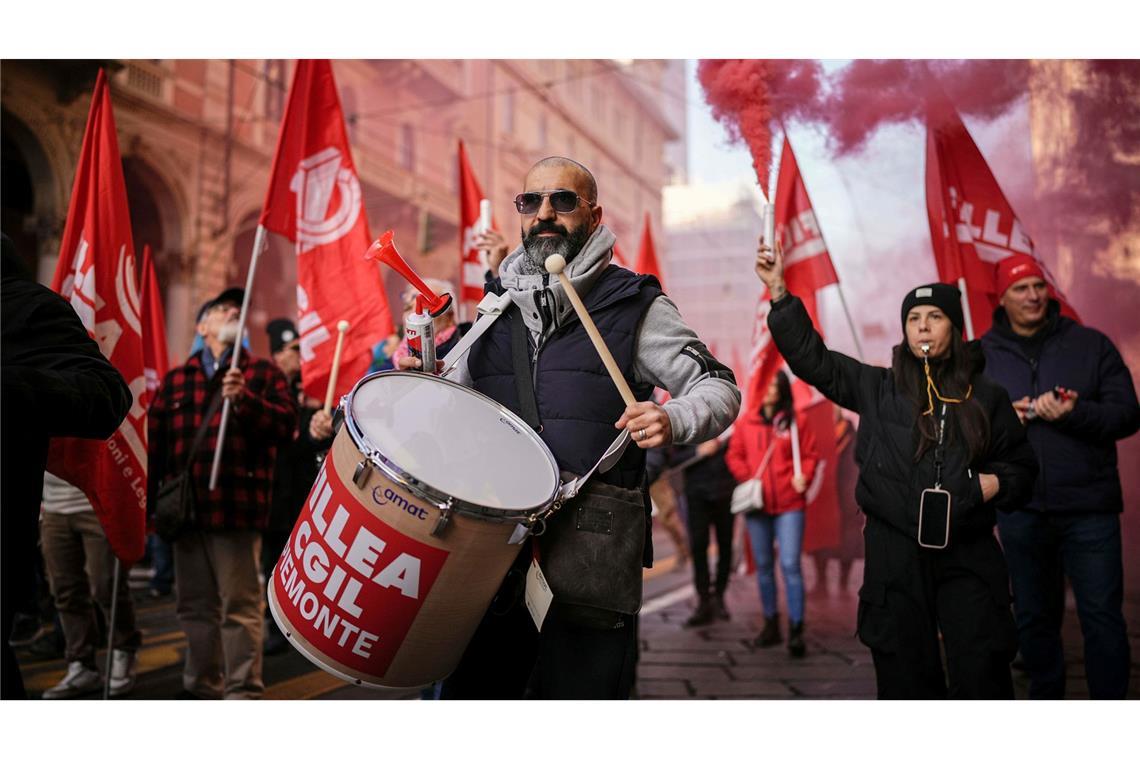 Streik gegen Meloni: Gewerkschaften machen mobil Zehntausende gehen gegen Italiens Rechtsregierung auf die Straße.