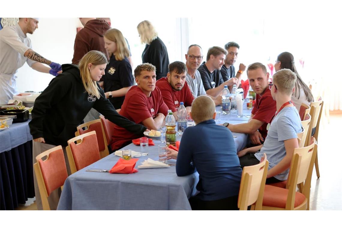 Zeit zum Austausch beim gemeinsamen Essen