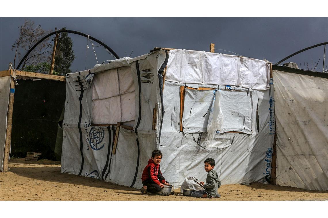 Klinikleiter: Babys in Gaza an Unterkühlung gestorben Zelte im Gazastreifen. (Archivbild)