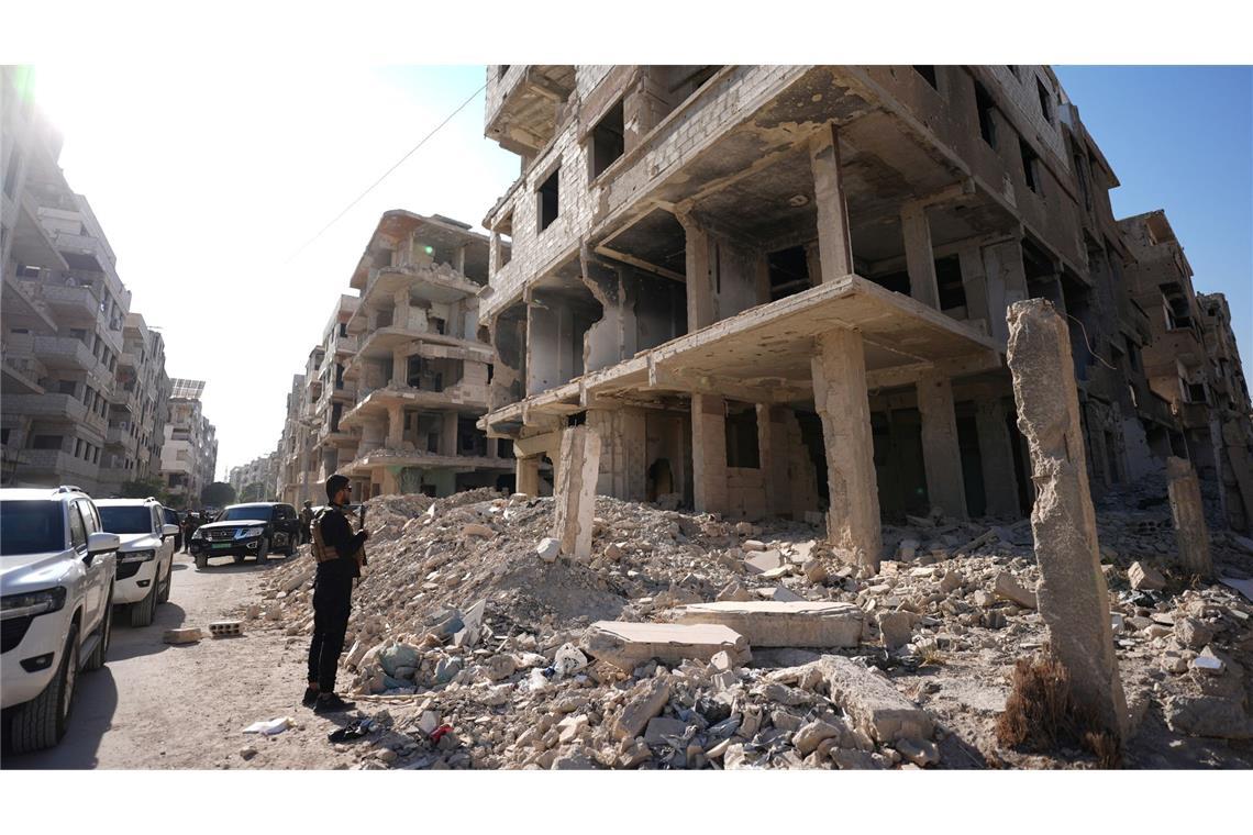 Zerstörte Häuser im syrischen Harasta, einem Vorort von Damaskus. (Archivbild)