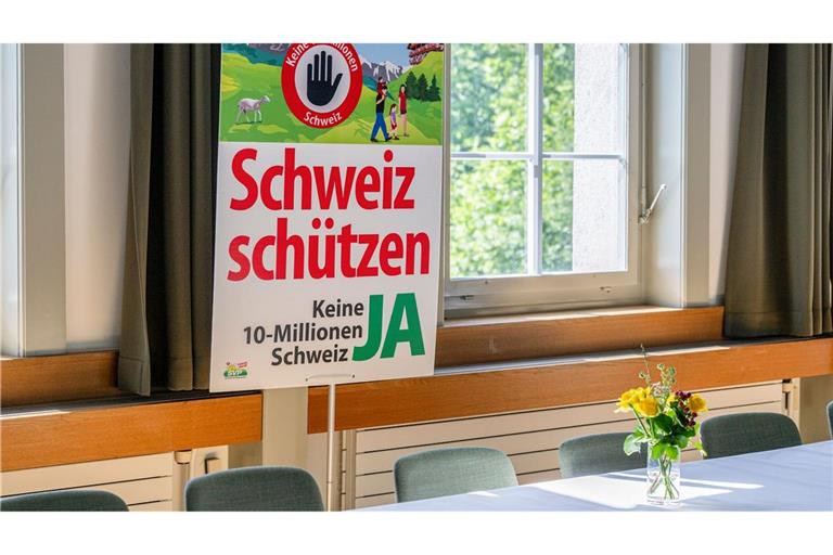 Ziel der rechtskonservativen Schweizerischen Volkspartei war es, die Bevölkerungszahl bis 2050 auf zehn Millionen zu begrenzen.