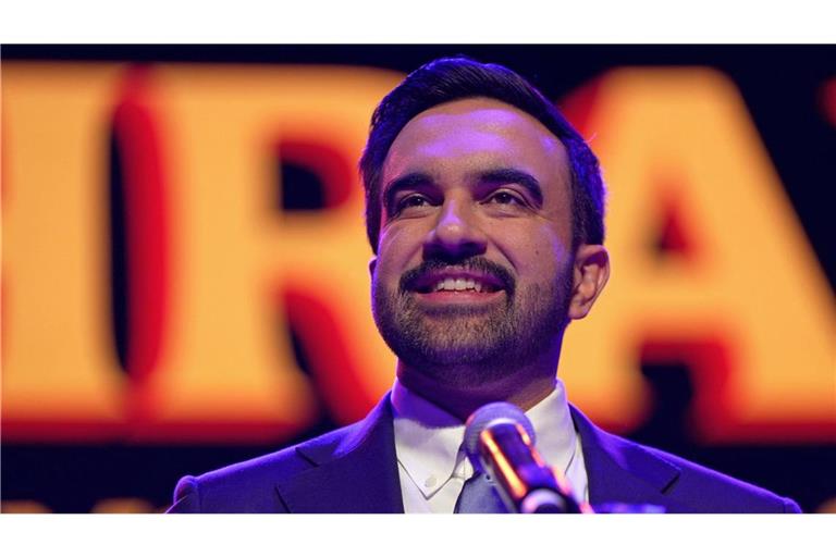 Zohran Mamdani hat übereinstimmenden Hochrechnungen von US-Medien zufolge die Bürgermeisterwahl in New York gewonnen.