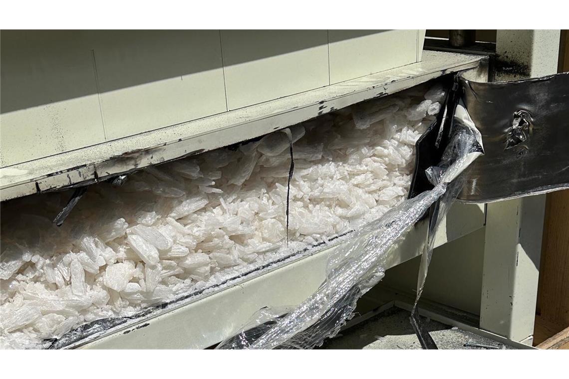 Zollfahnder haben in der Baumaschine rund 160 Kilo der Droge Chrystal Meth entdeckt.