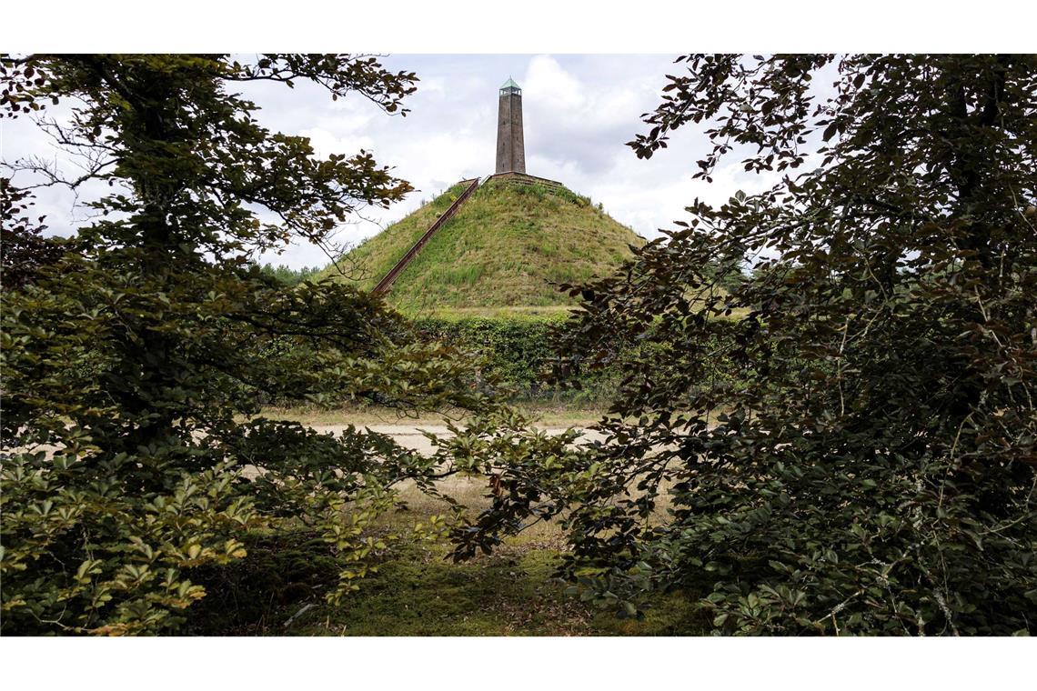Niederlande verschärfen Warnung nach Wolfsattacke auf Kind Zu dem Wolfsangriff auf einen Jungen in den Niederlanden kam es in der Nähe eines bekannten Wahrzeichens, der Pyramide von Austerlitz (Archivbild).