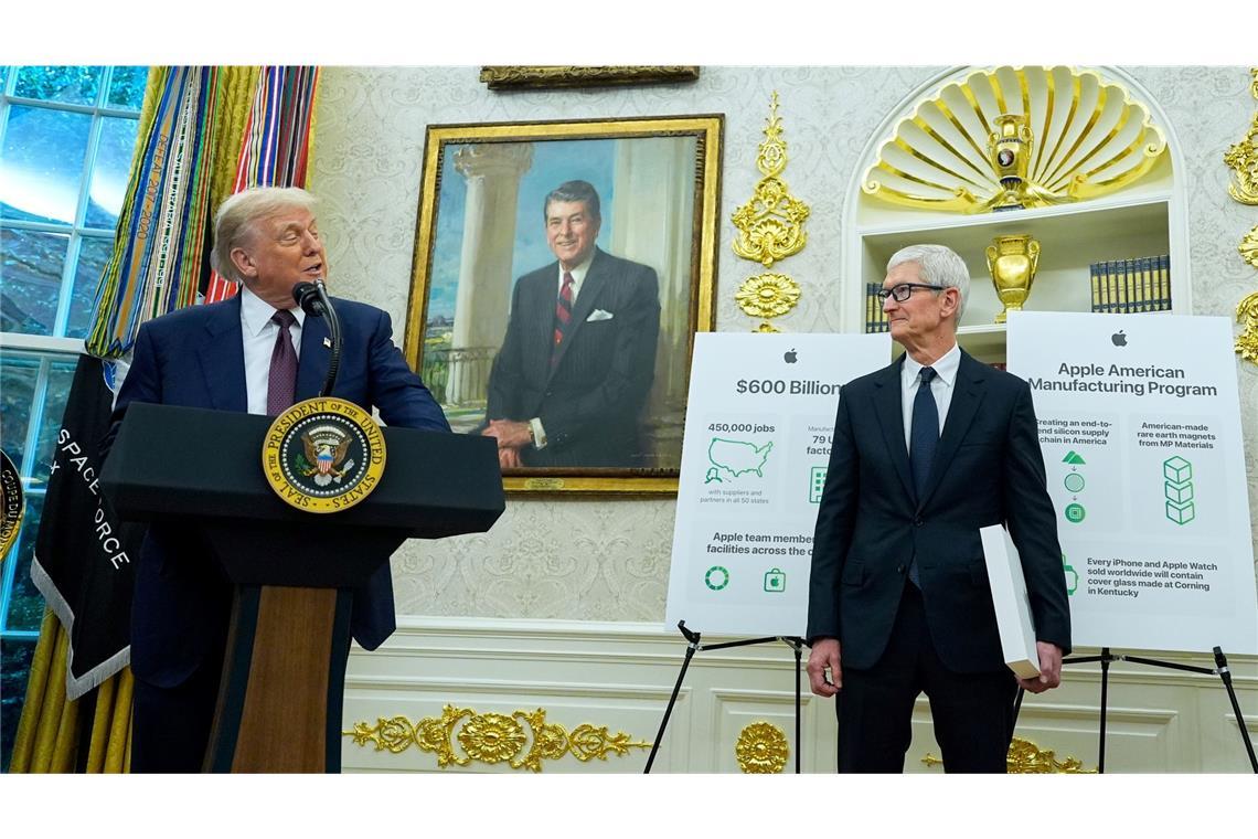 Zu den Aufgaben von Tim Cook als Apple-Chef gehörte es in den vergangenen Monaten, Kontakte zum Weißen Haus von US-Präsident Donald Trump zu pflegen. (Archivbild)