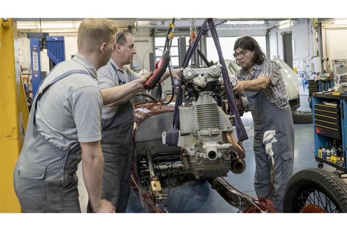 Zu den elf Gewerken, die eine Werksrestaurierung erfordert, zählt der Motorenbau.