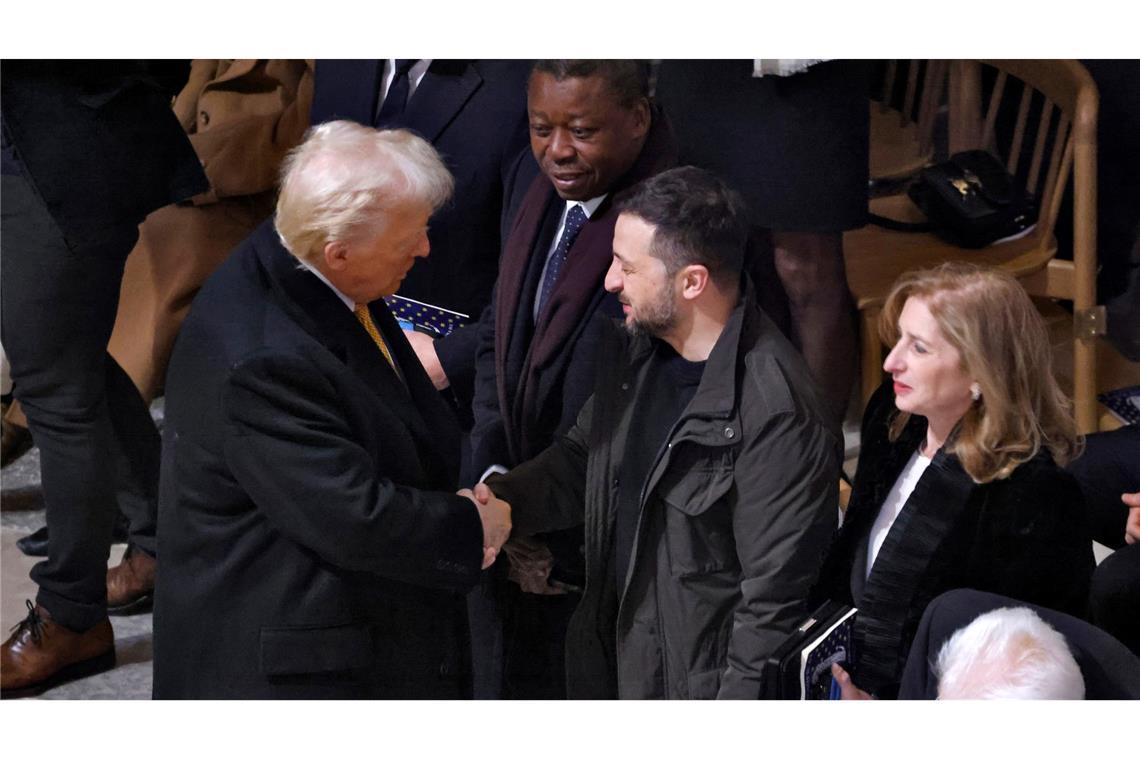 Notre-Dame wiedereröffnet - mit Glanz und viel Emotionen Zu den hohen Staatsgästen bei der Eröffnungszeremonie von Notre-Dame gehörten der designierte US-Präsident Donald Trump und der ukrainische Präsident Wolodymyr Selenskyj.