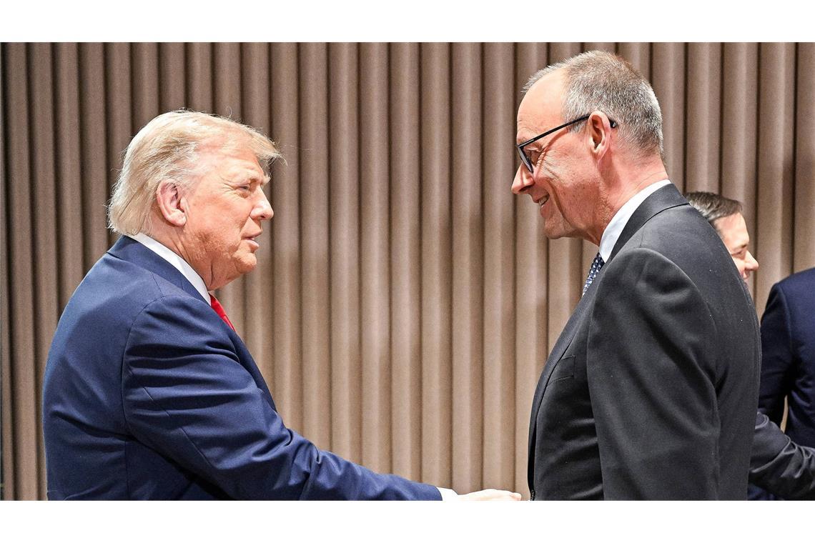 Merz spricht am Rande des G7-Gipfels 20 Minuten mit Trump Zu den Inhalten des Gesprächs wurde zunächst nichts bekannt.