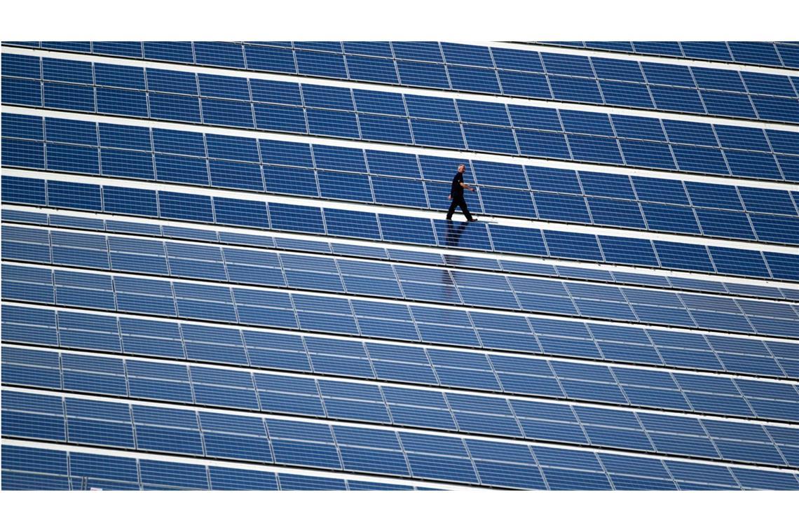 Die EU streitet über den Weg zu mehr Klimaschutz Zu den Maßnahmen im Kampf gegen den Klimawandel zählt auch der Ausbau der Solarenergie. Einigen Staaten in der EU sind die Vorgaben inzwischen allerdings zu eng gesteckt.