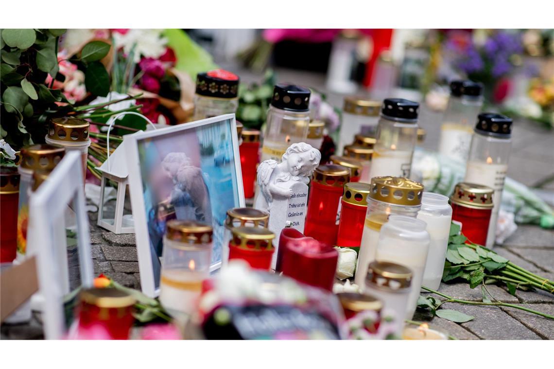 „Du wurdest uns genommen“ – Trauer um getöteten Lorenz Zu einer Kundgebung des Bündnisses „Gerechtigkeit für Lorenz“ werden in Oldenburg rund 1000 Menschen erwartet.