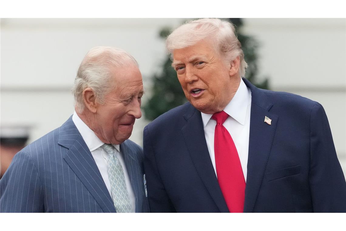 Zu Gast bei Freunden: König Charles III. (l.) wird von Trump empfangen.