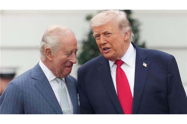 Zu Gast bei Freunden: König Charles III. (l.) wird von Trump empfangen.