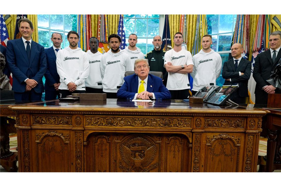 Das Big Business von Bayern und BVB im Trump-Land Zu Gast im Oval Office bei US-Präsident Donald Trump: WM-Teilnehmer Juventus Turin.