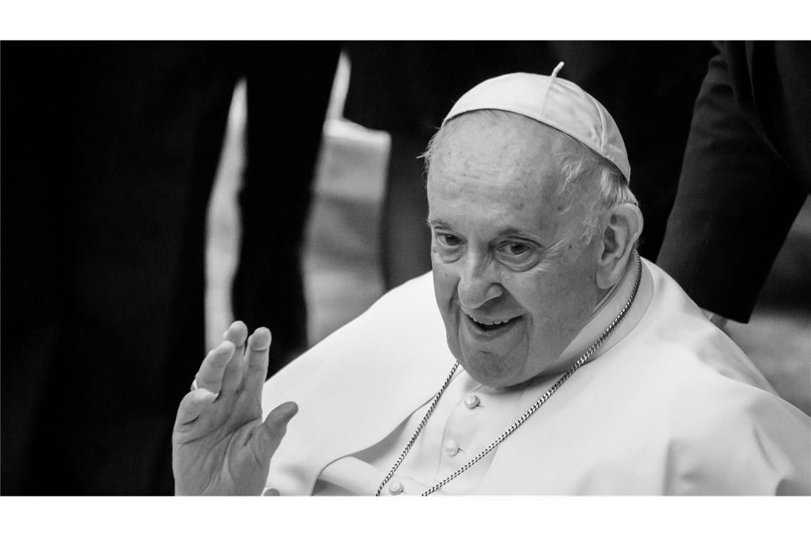 Papst vor Tod dankbar für Auftritt auf Petersplatz Zu Papst Franziskus’ letzten Worten gehörte demnach: „Danke, dass ihr mich auf den Platz zurückgebracht hat.“