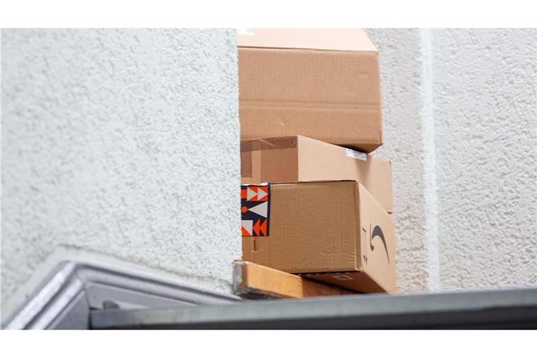 Zu Weihnachten werden wieder jede Menge Pakete geliefert. (Symbolbild)