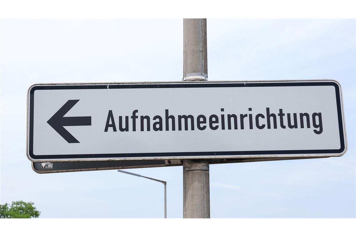 Zuerst werden die Asylbewerber in den Erstaufnahmeeinrichtungen der Länder untergebracht. (Symbolbild)