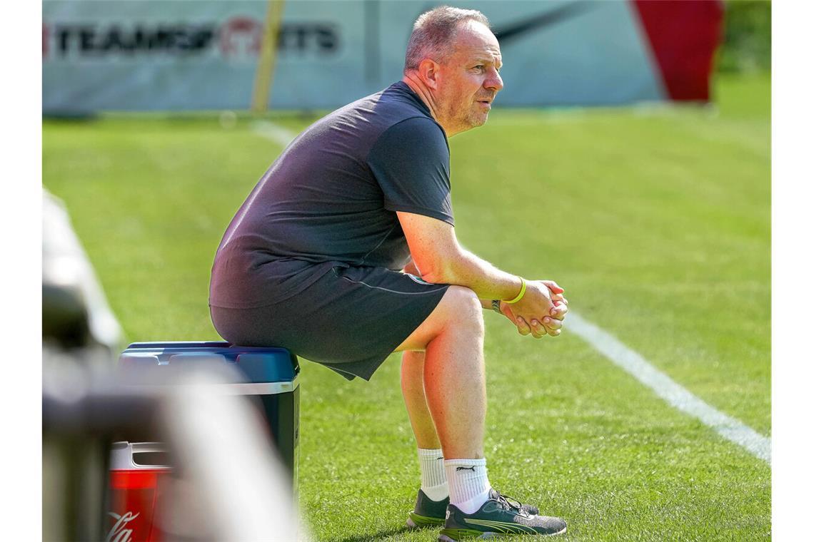 Wenn der ehemalige VfB-Coach beim TVB hospitiert Zuletzt bei der SpVgg Greuther Fürth auf der Bank: Alexander Zorniger