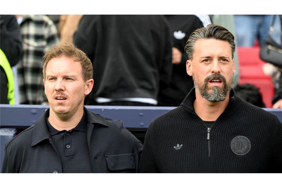 Musiala-News da: Bayern meldet erfolgreiche Operation Zuletzt Nagelsmann-Assistent, jetzt FCA-Trainer: Sandro Wagner (r).