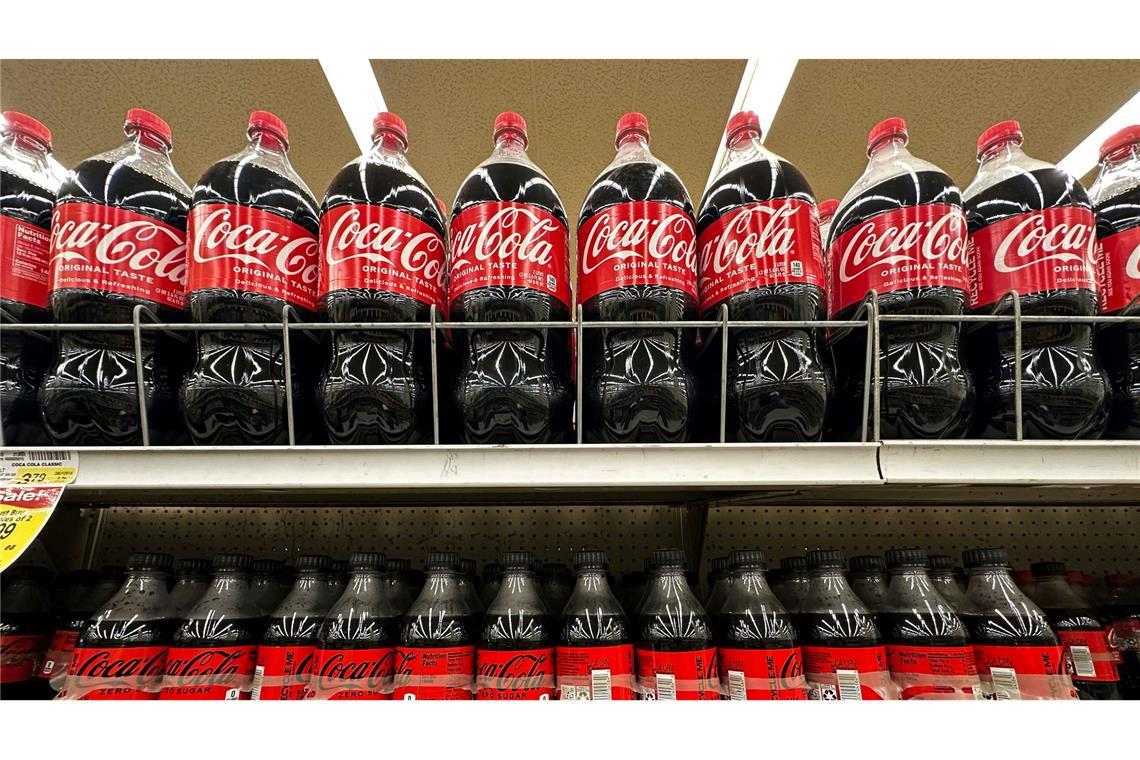 Zuletzt waren zuckerfreie Getränke gefragt - und Verbraucher griffen auch zu kleineren Verpackungen. (Archivbild)