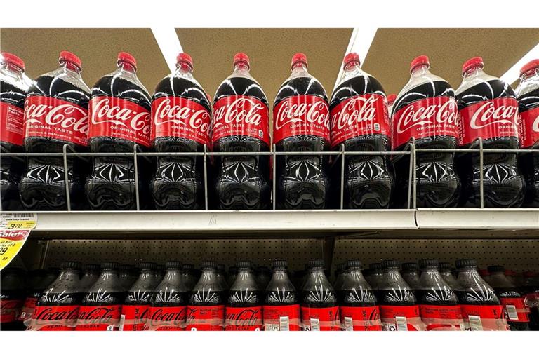 Zuletzt waren zuckerfreie Getränke gefragt - und Verbraucher griffen auch zu kleineren Verpackungen. (Archivbild)