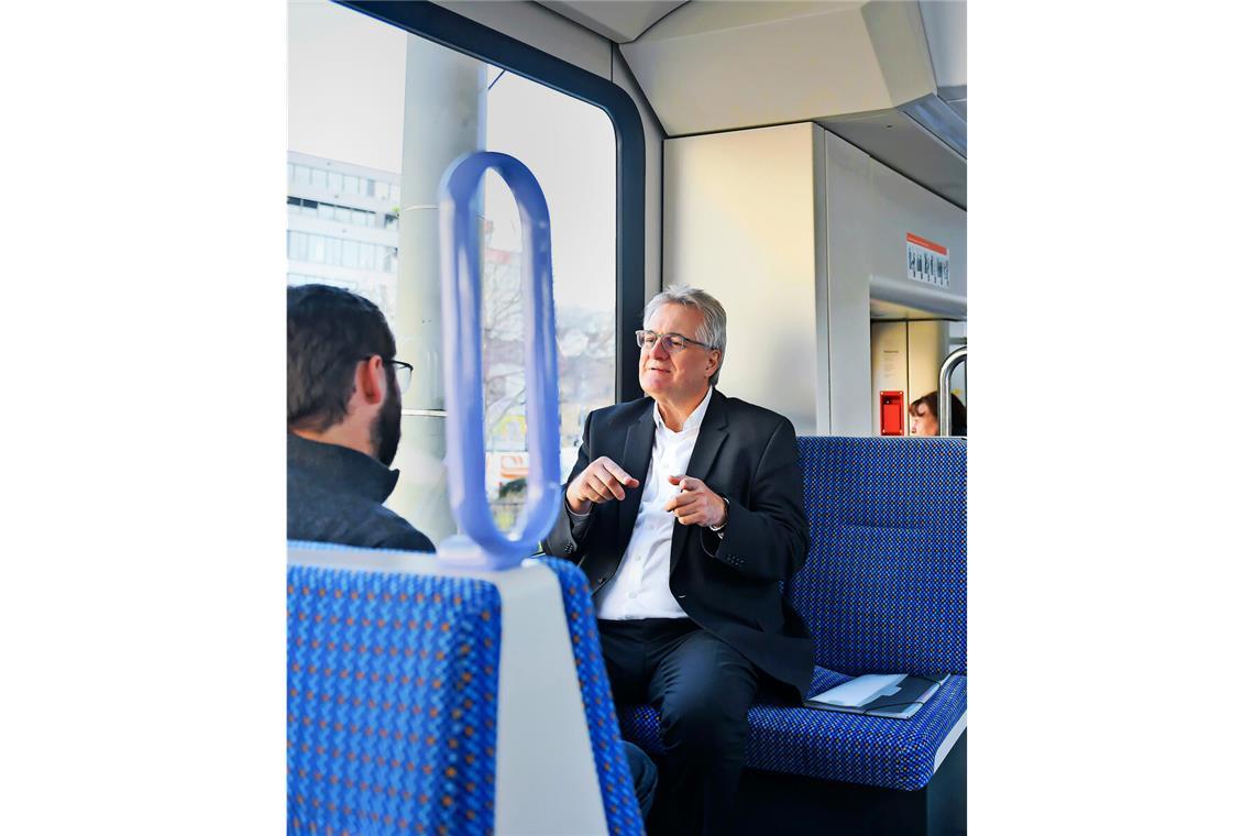 Zwischen Blütezeit und Seuchenjahren Zum Abschiedsinterview bittet Thomas Hachenberger stilecht in die Zahnradbahn.