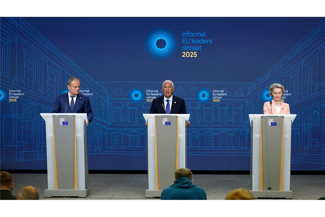Gipfel in Brüssel: Scholz lehnt EU-Schulden für Rüstung ab Zum Abschluss des Gipfels gab es eine gemeinsame Dreier-Pressekonferenz.