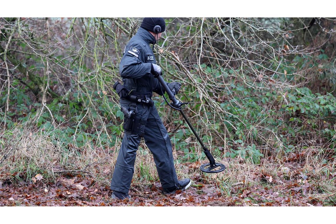 Zum Einsatz kamen erneut auch Metalldetektoren.