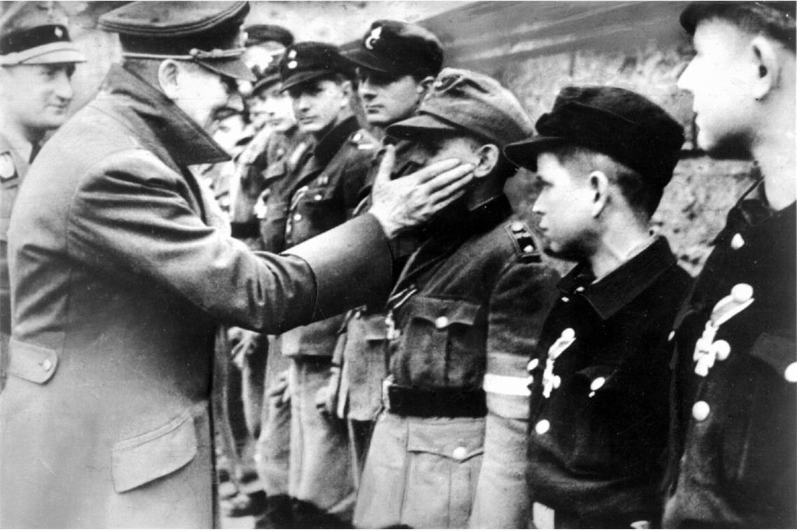 Das „Nie wieder“ bröckelt Zum Ende des Zweiten Weltkriegs, der für Deutschland in einer totalen Niederlage endete, schickte der Diktator Adolf Hitler selbst Kinder in die Schlacht.